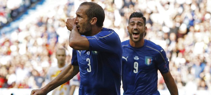 Obránce Giorgio Chiellini poslal Italy do vedení