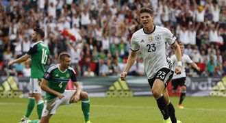 Severní Irsko - Německo 0:1. Favorit jistil postup, rozhodl Gómez
