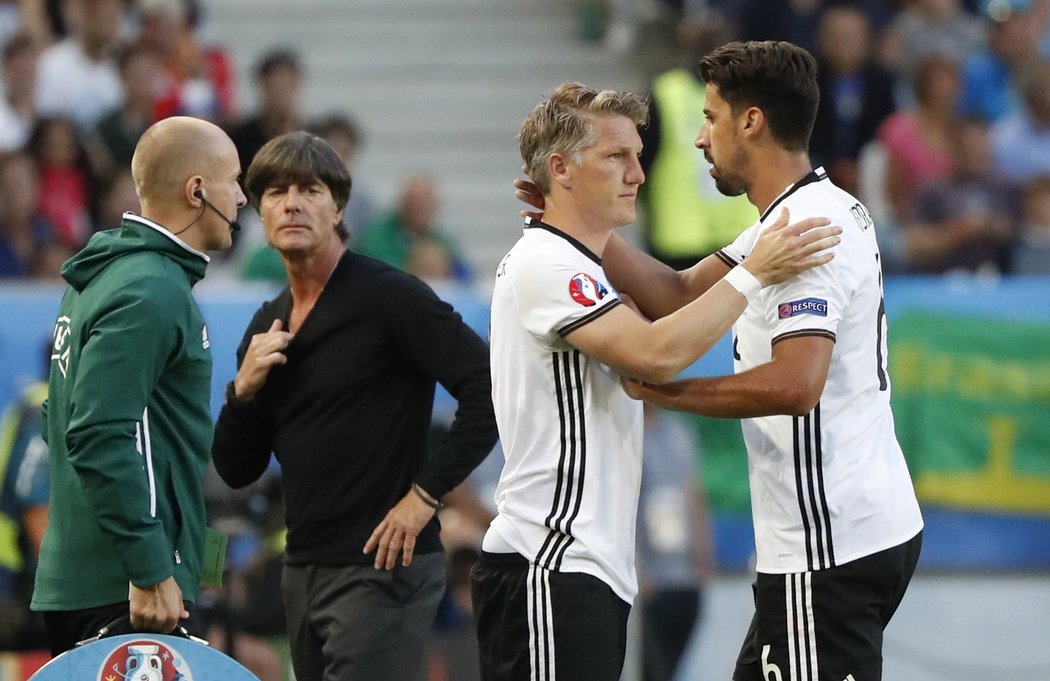 Německo muselo střídat během čtvrtfinále EURO 2016 s Itálií už po necelých 16 minutách. Odstoupil Sami Khedira na trávník přišel Bastian Schweinsteiger.