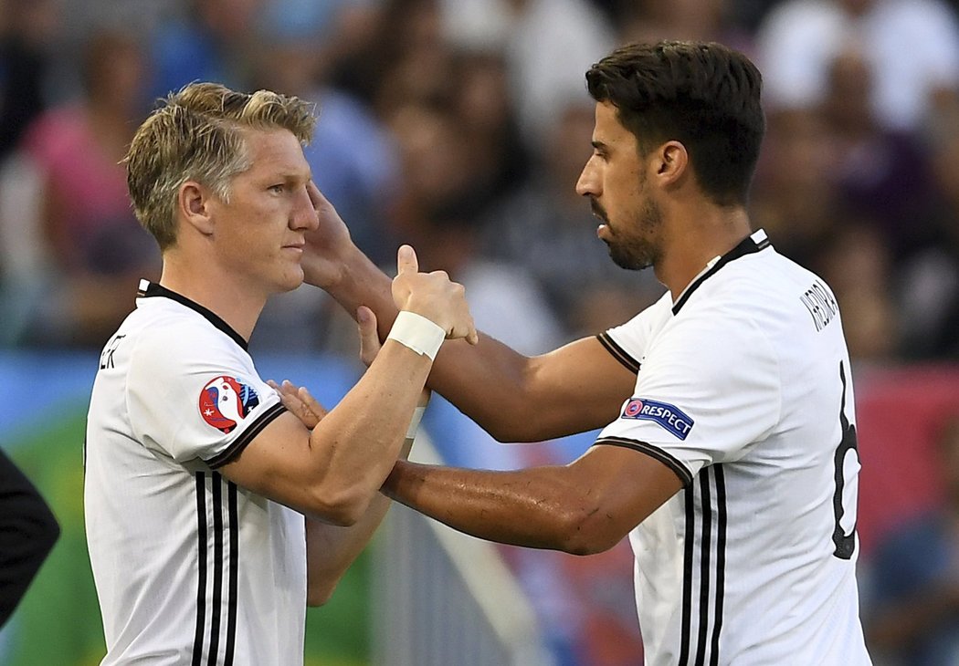 Německý reprezentant Sami Khedira odehrál jen necelých 16 minut čtvrtfinále EURO 2016 s Itálií, pak musel kvůli zranění ze hřiště.