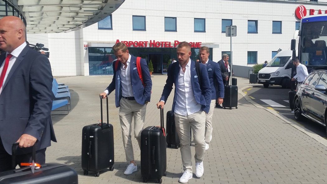 EURO začíná pro český tým v pondělí, svěřenci trenéra Vrby odletěli do Francie ve středu