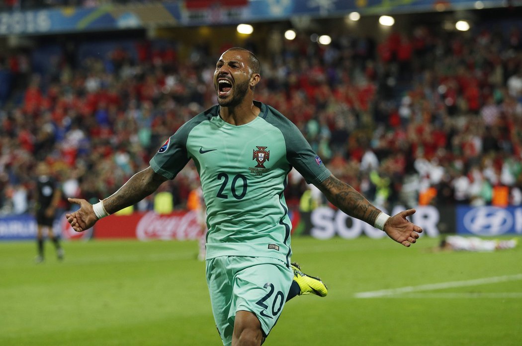 Portugalec Ricardo Quaresma slaví. Vstřelil vítězný gól v osmifinále EURO 2016 s Chrovatskem.