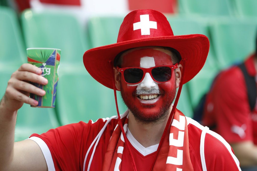 Fanoušci Švýcarska byli před osmifinále EURO 2016, kdy se jejich tým utkal s Polskem, dobře naladění.