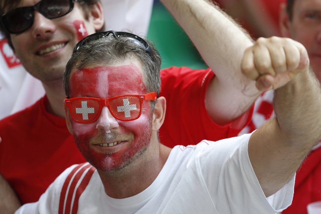 Švýcarsko se utkalo v osmifinále EURO 2016 s Polskem. Bylo jasné, že vyhrají červenobílé barvy.