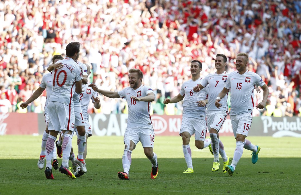 Polsko postoupilo do čtvrtfinále EURO 2016. Poláci vyhráli v bitvě se Švýcarskem penaltový rozstřel.