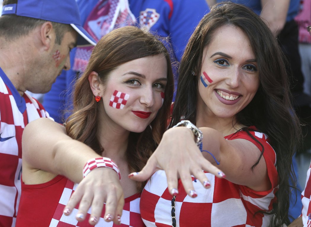 Půvabné fanynky Chorvatska před osmifinále EURO 2016 s Portugalskem.