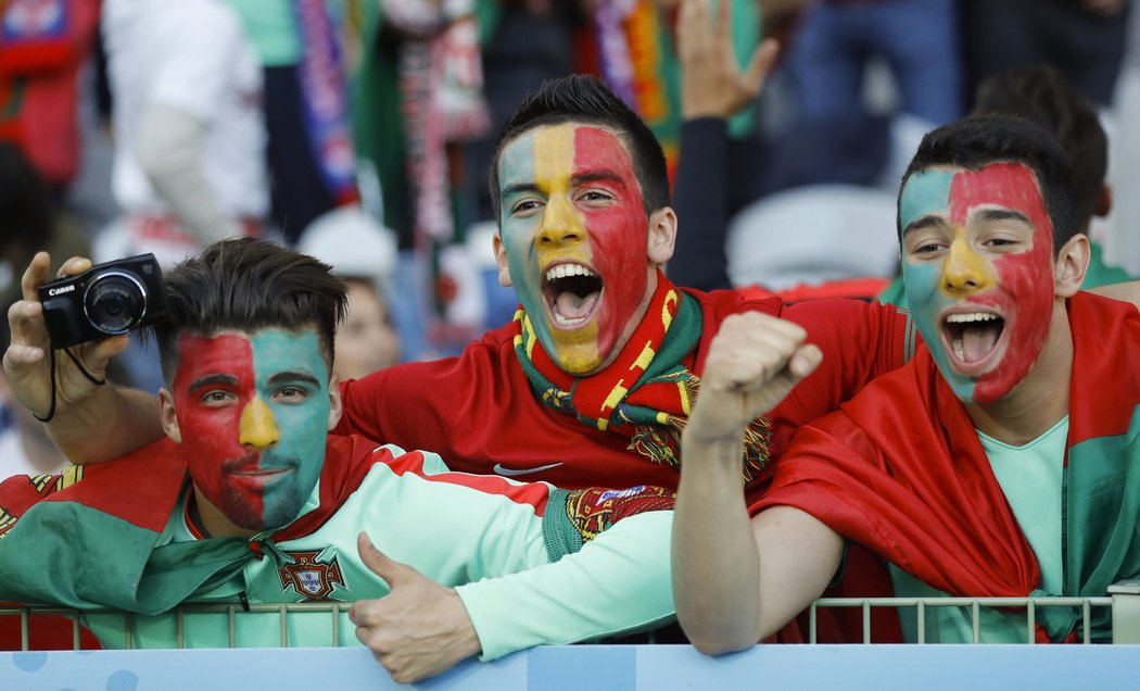 Fanoušci Portugalska před osmifinále EURO 2016 s Chorvatskem.