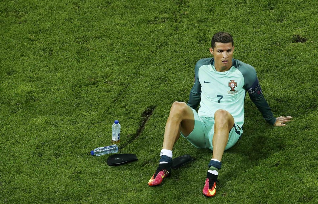 Opěvovaný Portugalec Cristiano Ronaldo před prodloužením osmifinálové bitvy s Chorvatskem sbíral síly.