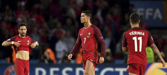 Cristiano Ronaldo odcházel po utkání s Rakouskem ze hřiště rozčarovaný, nedal penaltu a Portugalsko hrálo jen 0:0.