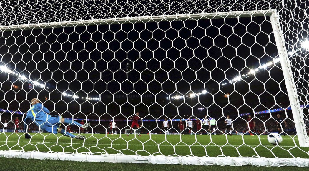 Ronaldova penalta skončila na tyči. Portugalsko pak na EURO jen remizovalo s Rakouskem 0:0.