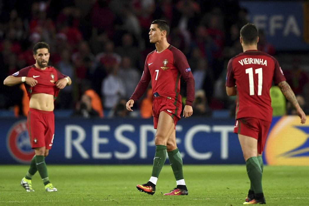 Cristiano Ronaldo odcházel po utkání s Rakouskem ze hřiště rozčarovaný, nedal penaltu a Portugalsko hrálo jen 0:0.