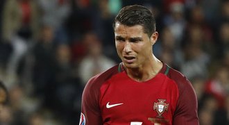 Ronaldo se trápí, nedal penaltu a stihl naštvat Islanďany. Pojede brzy domů?