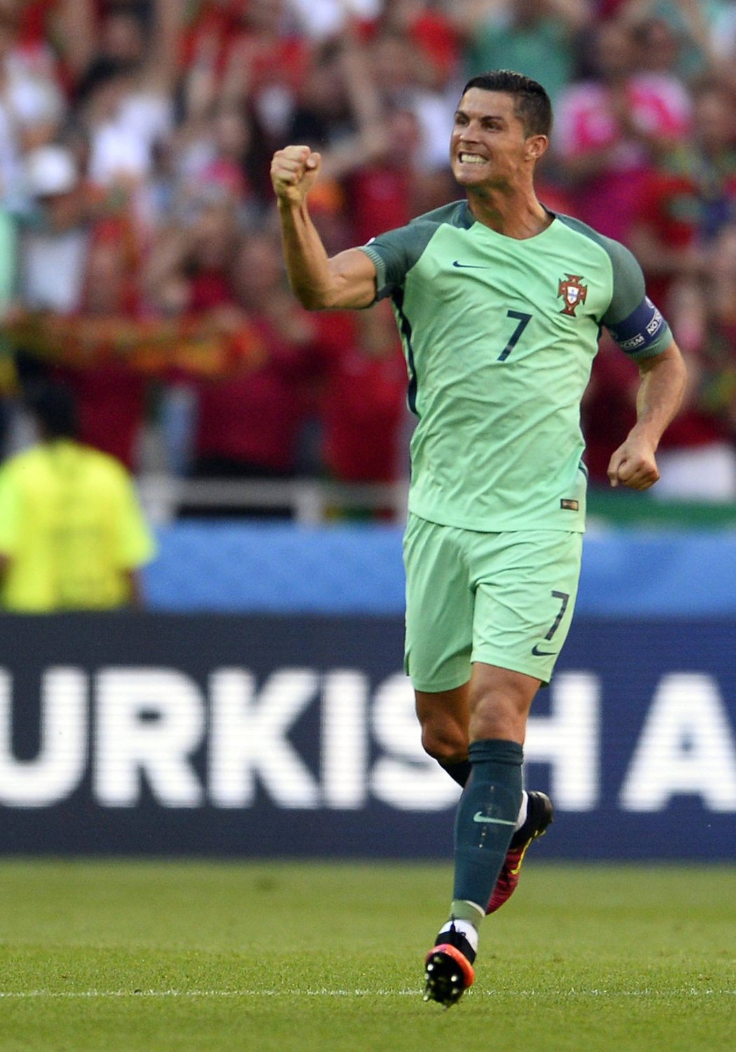 Fanoušci se dočkali, Cristiano Ronaldo se trefil na EURO 2016, Portugalci ale nevyhráli. S Maďarskem brali remízu 3:3.