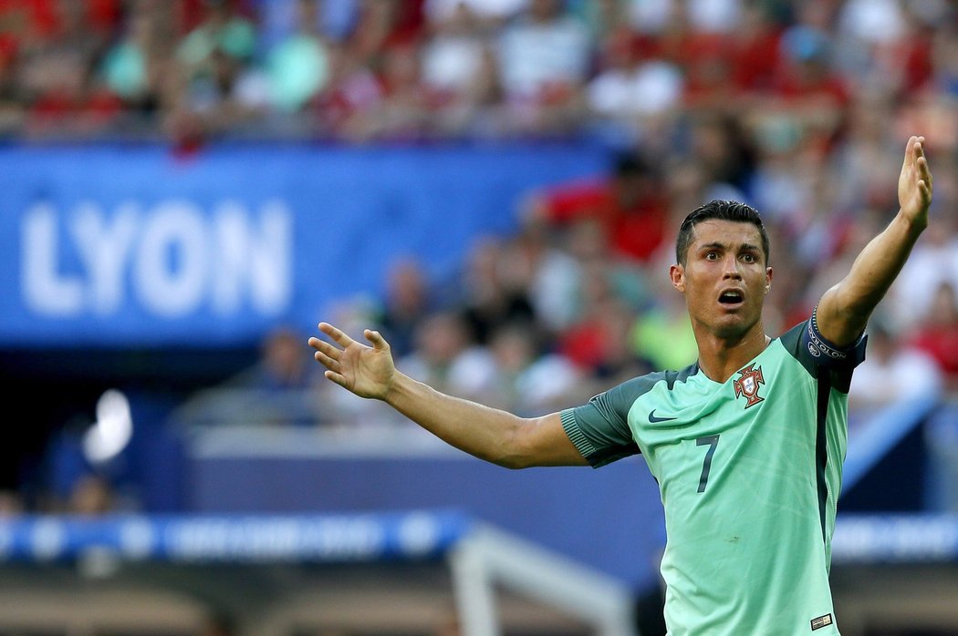 Světe div se. Nespokojený Portugalec Cristiano Ronaldo na EURO 2016.