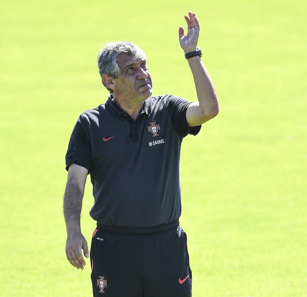 Neporazitelný kouč na lavičce Portugalska. Fernando Santos neprohrál s týmem už třináct utkání.