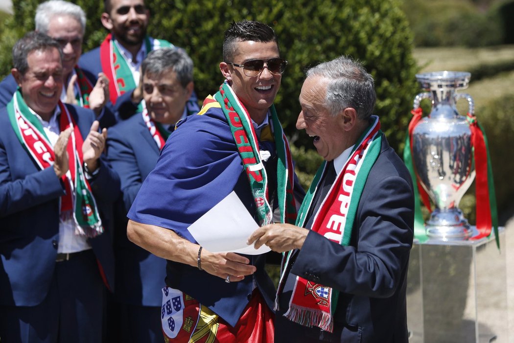 Fotbalisté Portugalska jsou z vítězného EURO doma