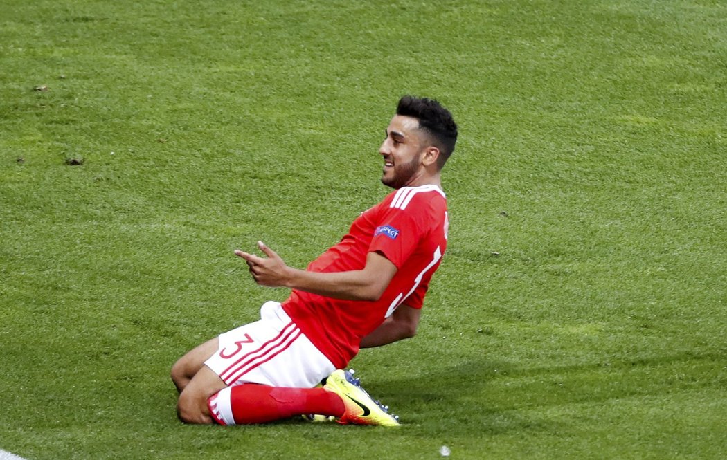 Neil Taylor byl druhým střelcem Walesu