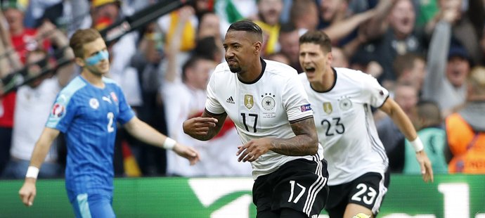 Jerome Boateng otevřel skóre proti Slovensku