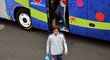 Tomáš Rosický po příjezdu na stadion v Tours