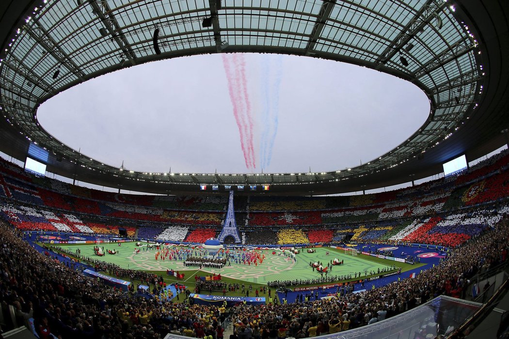 Ceremoniál vyvrcholil přeletem stíhaček