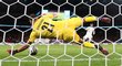 Gianluigi Donnarumma chytil v rozstřelu proti Španělsku penaltu Moratovi