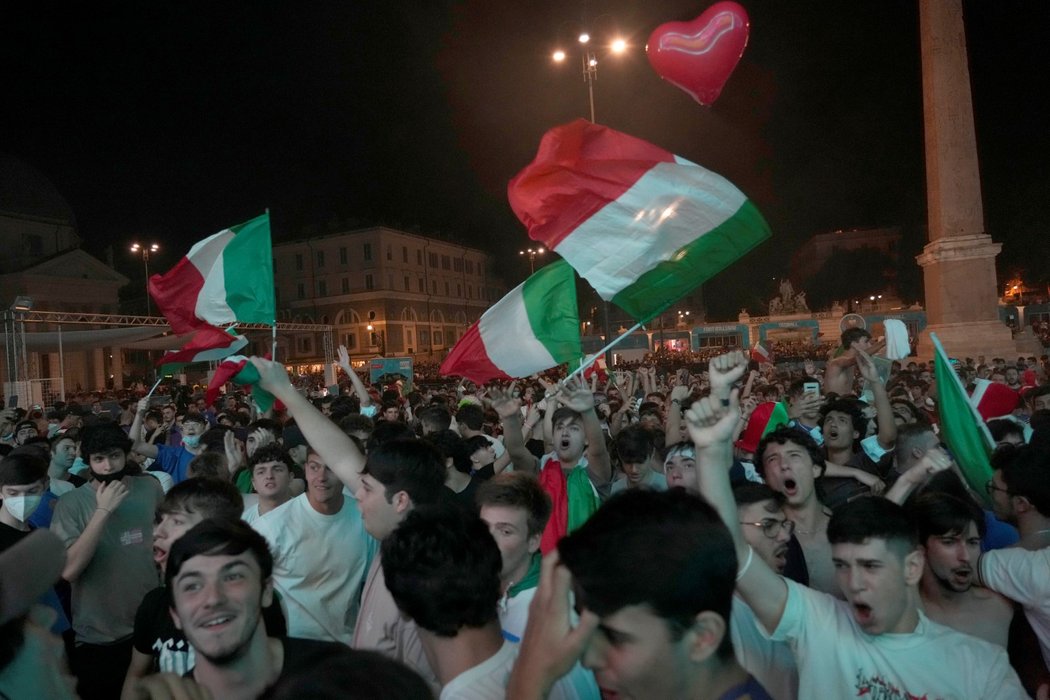Euforie italských fanoušků po vydřené výhře s Rakouskem