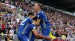 Fotbalisté Kosova oslavují gól Mergima Vojvody proti České republice