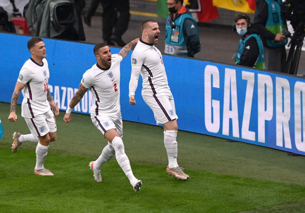 1:0! Anglický obránce Luke Shaw slaví ve druhé minutě úvodní trefu finále EURO 2021 do sítě Itálie
