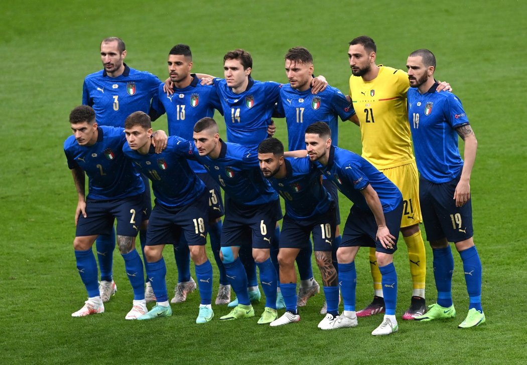 Základní jedenáctka Itálie před výkopem finále EURO 2021 s Anglií ve Wembley