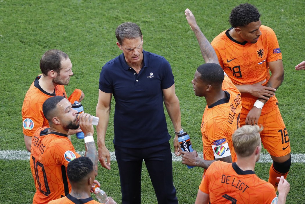 Trenér Frank de Boer rezignoval na funkci trenéra nizozemských fotbalistů