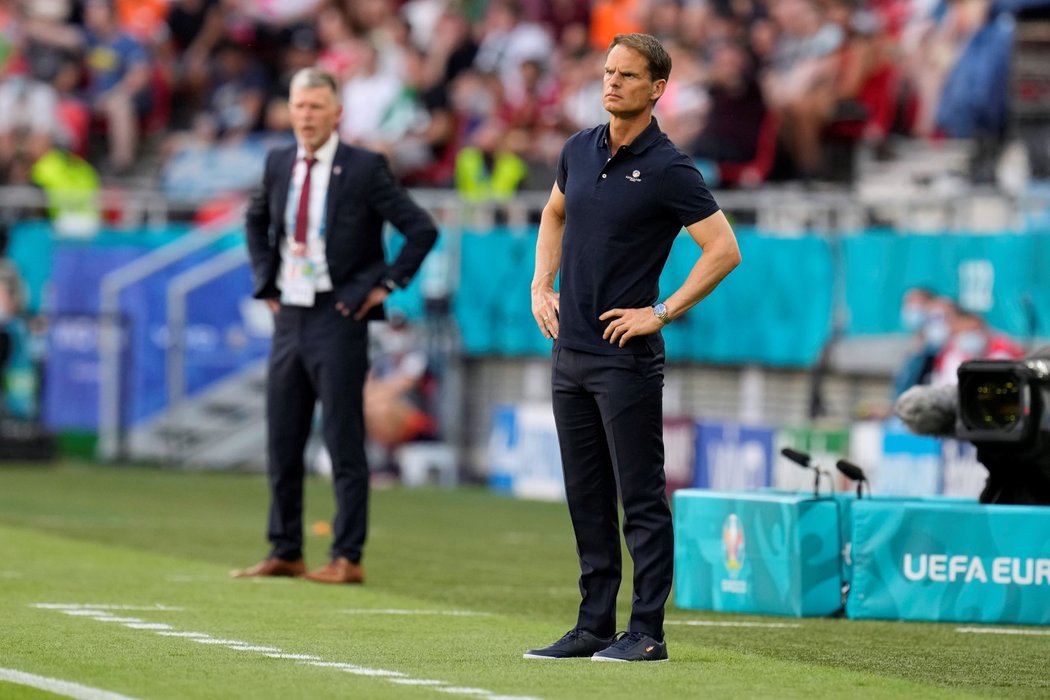 Jaroslav Šilhavý a Frank de Boer na lavičkách svých týmů