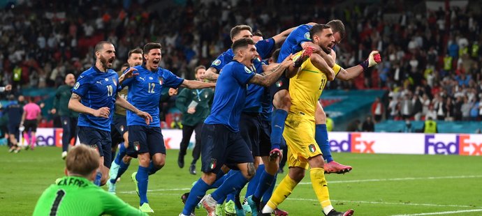 Italové po penaltovém rozstřelu slaví triumf na EURO 2021