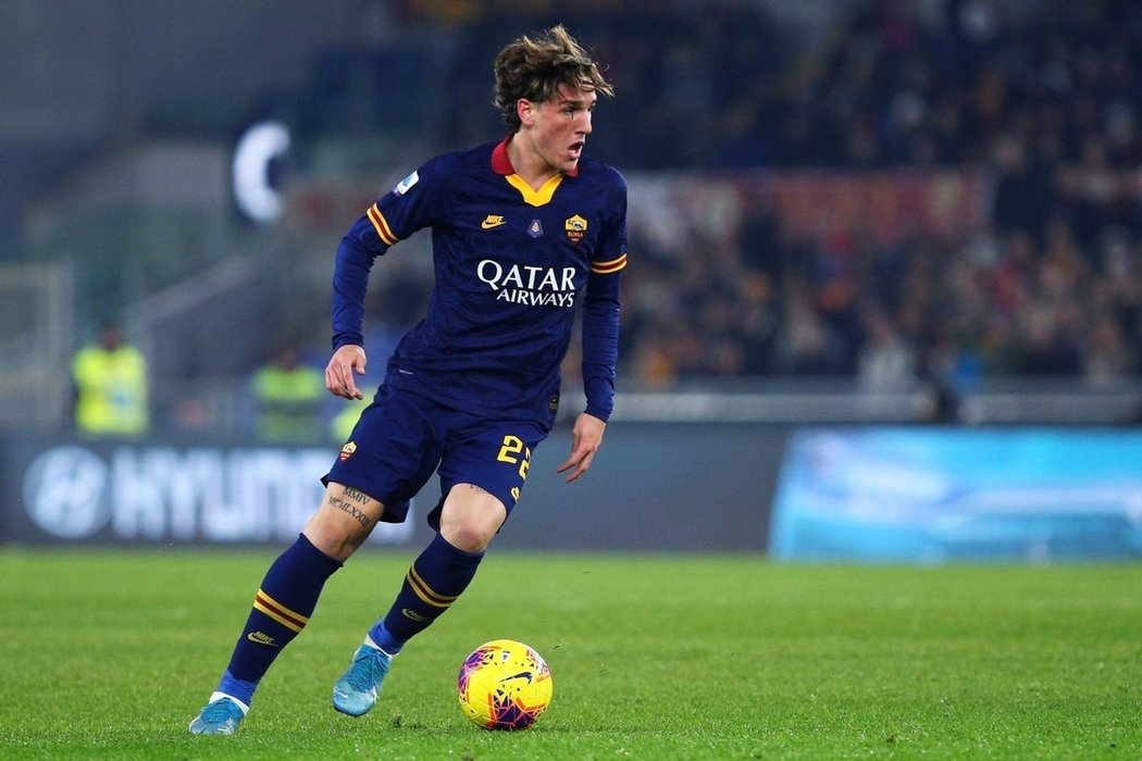 Talent AS Řím Nicolo Zaniolo by EURO v normálním termínu nejspíš nestihl