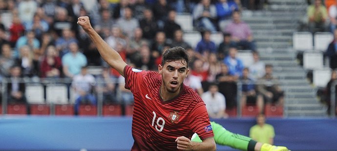 Portugalec Ricardo Horta se raduje poté, co vstřelil pátý gól do sítě Německa v semifinále EURO do 21 let. Portugalci vyhráli 5:0.