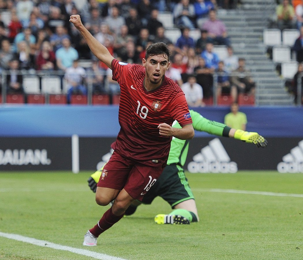 Portugalec Ricardo Horta se raduje poté, co vstřelil pátý gól do sítě Německa v semifinále EURO do 21 let. Portugalci vyhráli 5:0.