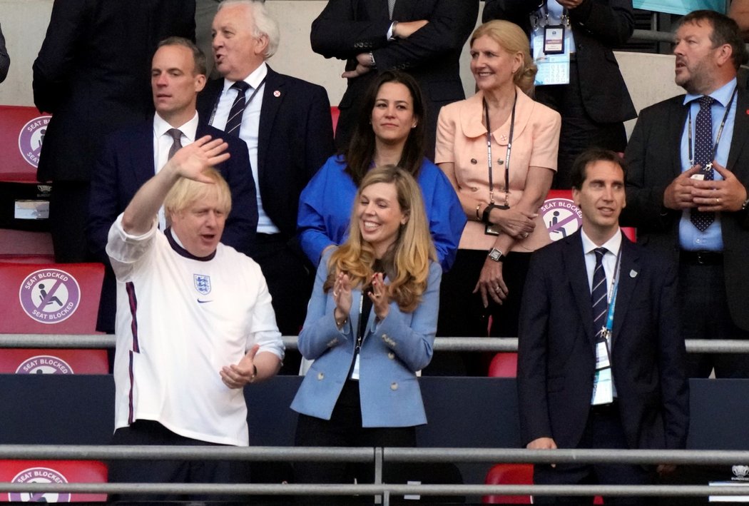 Semifinále EURO mezi Anglií a Dánskem sledoval ve Wembley i britský premiér Boris Johnson