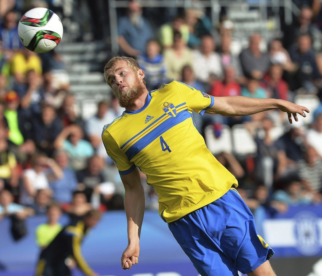 Filip Helander odváděl po celý zápas výbornou defenzivní práci