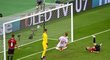 Kasper Dolberg zblízka vstřelil druhý dánský gól