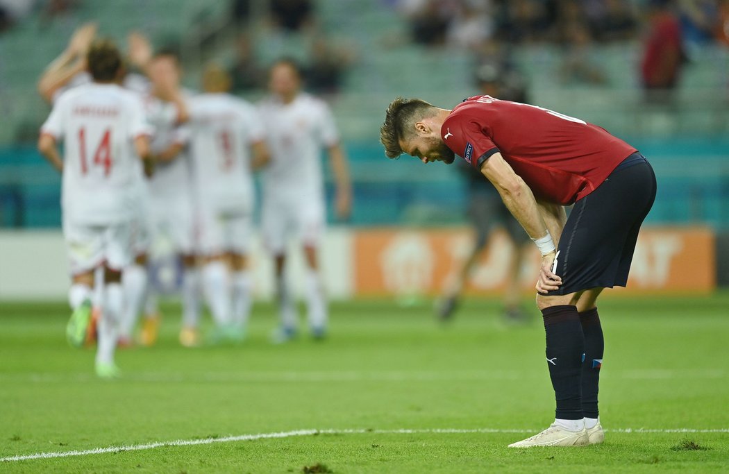Zklamaní čeští fotbalisté po inkasovaném gólu