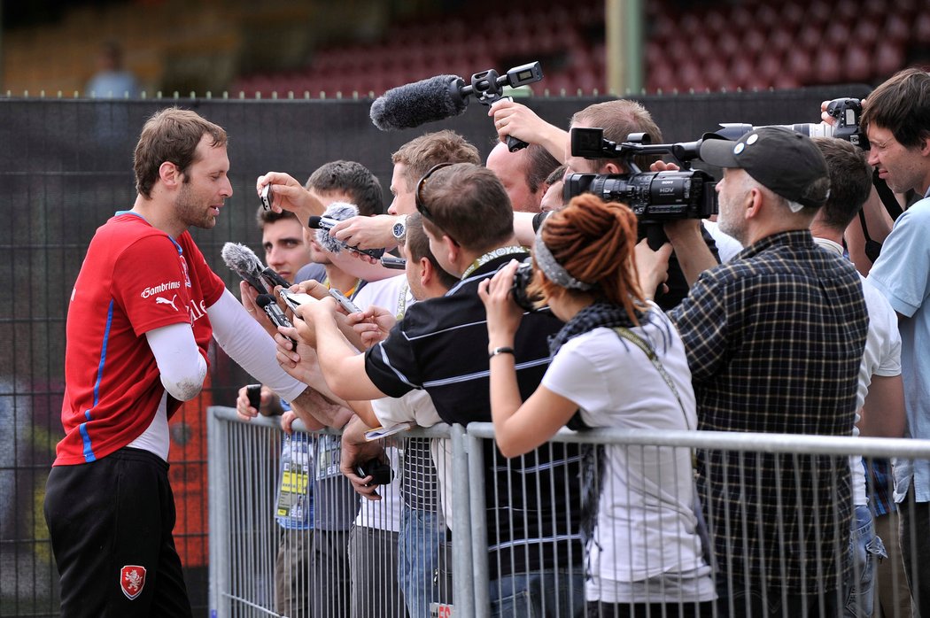 Petr Čech se musel na tréninku zpovídat ze včerejšího debaklu