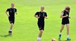 Čeští fotbalisté na tréninku na Strahově před odletem do Londýna