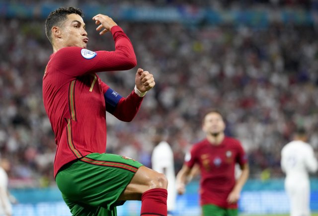 Cristiano Ronaldo oslavuje branku v utkání s Francií