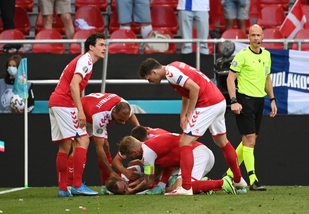 Christian Eriksen si musel po kolapsu nechat voperovat přístroj, kterého se nyní bude muset zbavit...