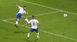 Graziano Pelle střílí druhý gól Itálie