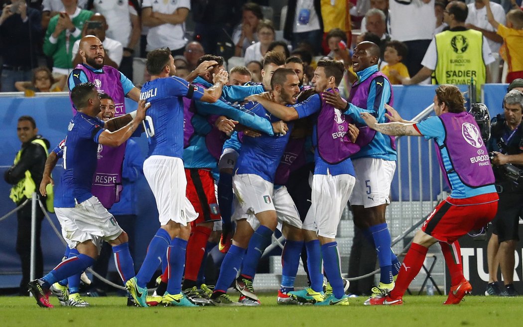 Italští fotbalisté právě vyrovnali stav čtvrtfinále EURO s Německem na 1:1