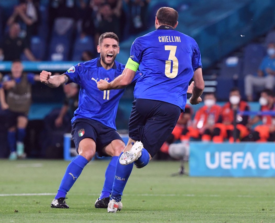Předčasná italská radost. Gól Giorgia Chielliniho proti Švýcarsku kvůli ruce neplatil