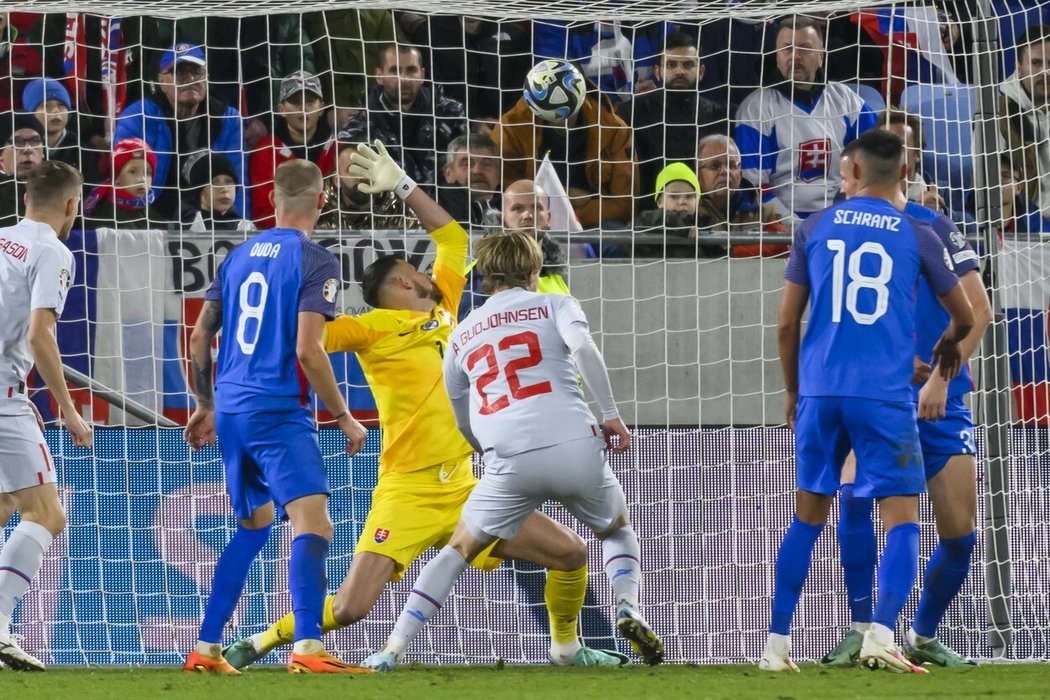 Lukáš Haraslín dvěma góly pomohl porazit Island, Slovensko slaví postup na EURO