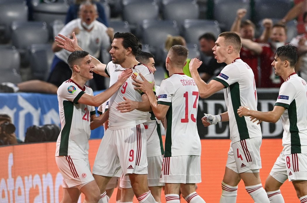 Maďarská radost po gólu Adama Szalaie proti Německu