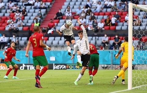 Robin Gosens přidává čtvrtou německou trefu proti Portugalsku