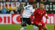 Největší portugalsko hvězdu Cristiana Ronalda brání německý obránce Jerome Boateng